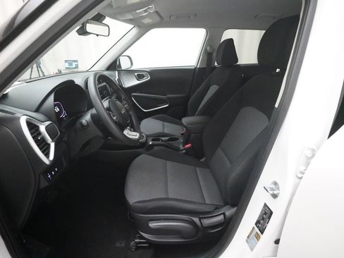 Certified 2023 Kia Soul LX w/ LX Technology Package FWD image 7