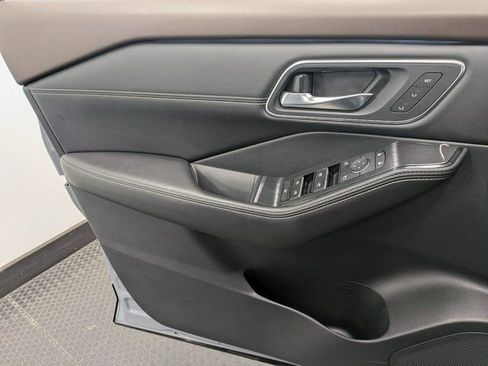 Used 2023 Nissan Rogue Platinum w/ Platinum Premium Package image 8