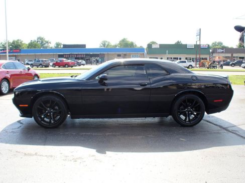 Used 2019 Dodge Challenger SXT RWD image 8