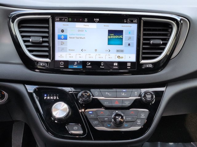 Certified 2025 Chrysler Pacifica Select FWD image 17