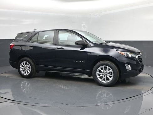 Used 2021 Chevrolet Equinox LS image 1