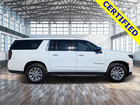 Used 2023 Chevrolet Suburban Premier image 4