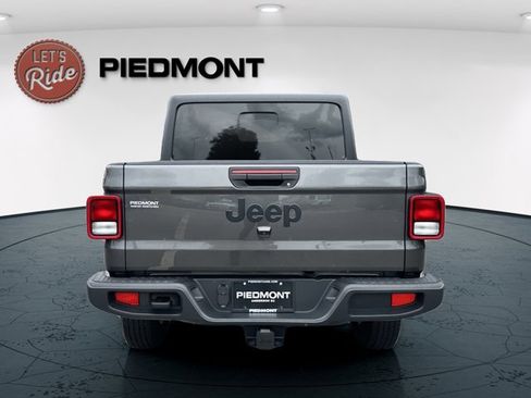 Certified 2024 Jeep Gladiator Sport image 8