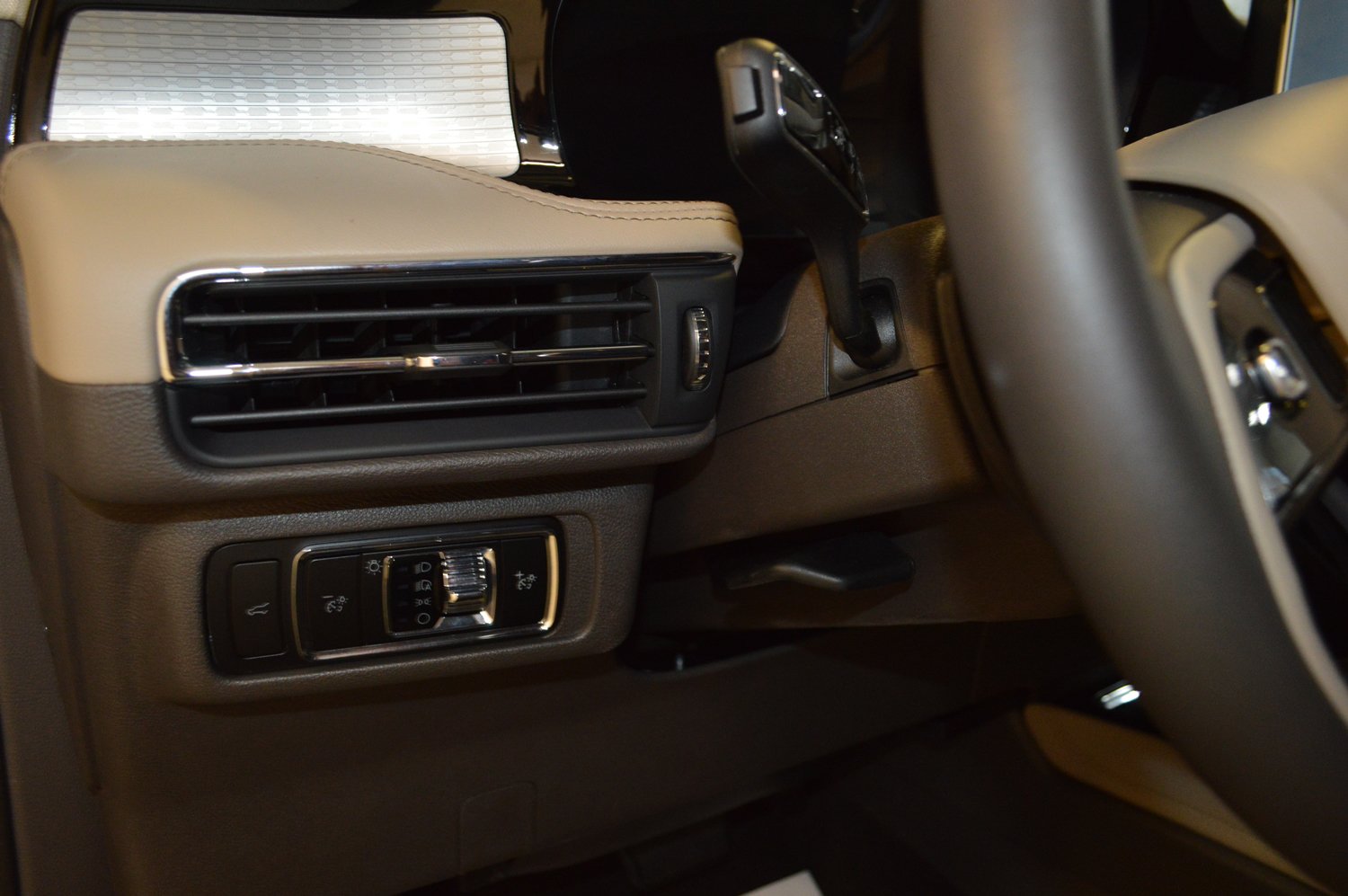 Used 2023 Lincoln Corsair FWD image 15