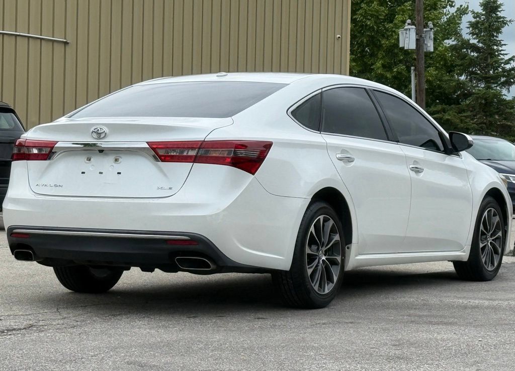 Used 2016 Toyota Avalon XLE Plus w/ Preferred Accessory Package FWD image 5