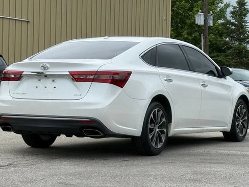 Used 2016 Toyota Avalon XLE Plus w/ Preferred Accessory Package FWD image 5