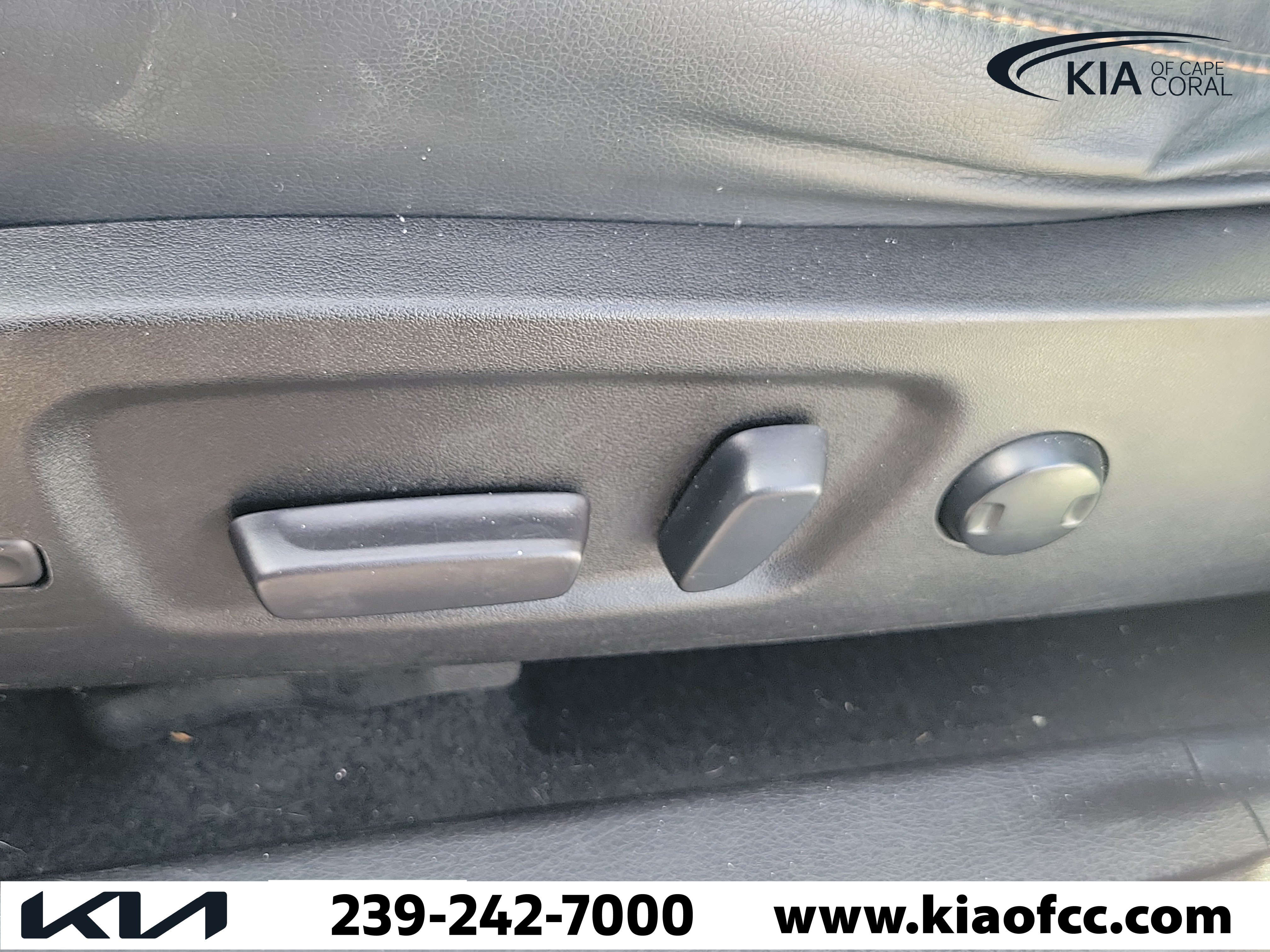 Used 2019 Toyota Highlander XLE FWD image 24