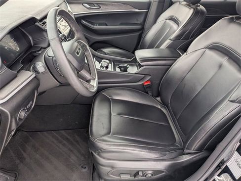 Certified 2024 Jeep Grand Cherokee Limited image 12