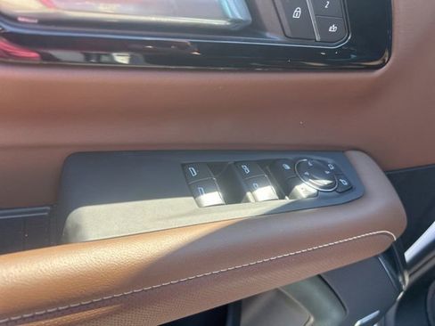 Used 2026 Chevrolet Suburban High Country AWD/4WD image 13