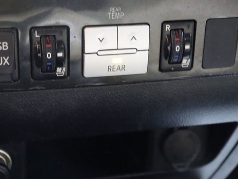 Used 2013 Toyota Sequoia Platinum RWD image 57
