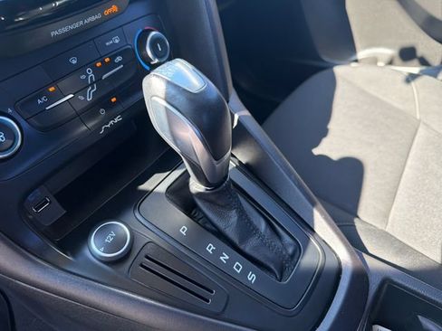 Used 2016 Ford Focus SE w/ SE Sport Package FWD image 26