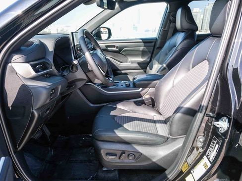 Used 2025 Toyota Highlander XSE AWD/4WD image 20