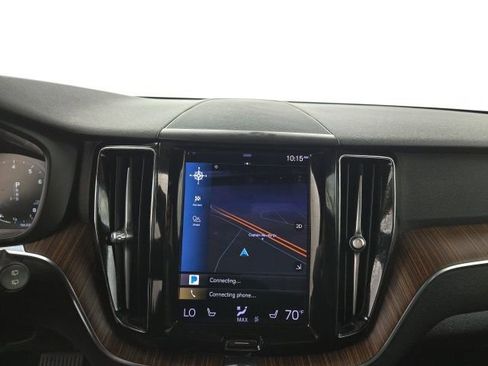 Used 2021 Volvo XC60 T5 Momentum image 12