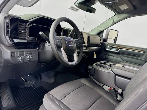 New 2026 GMC Sierra 3500 SLE AWD/4WD image 3