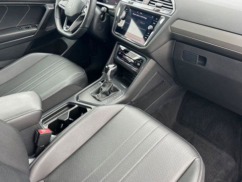 Used 2022 Volkswagen Tiguan SE R-Line image 18