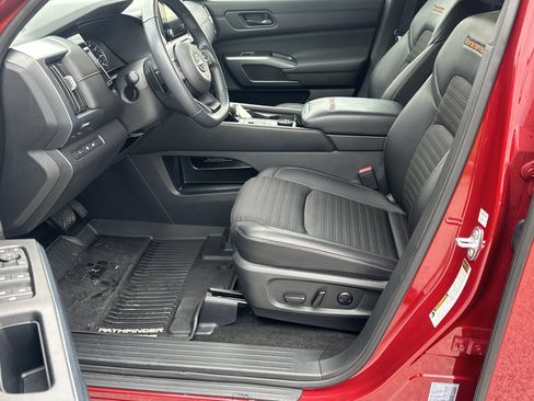 Used 2025 Nissan Pathfinder Rock Creek AWD/4WD image 9