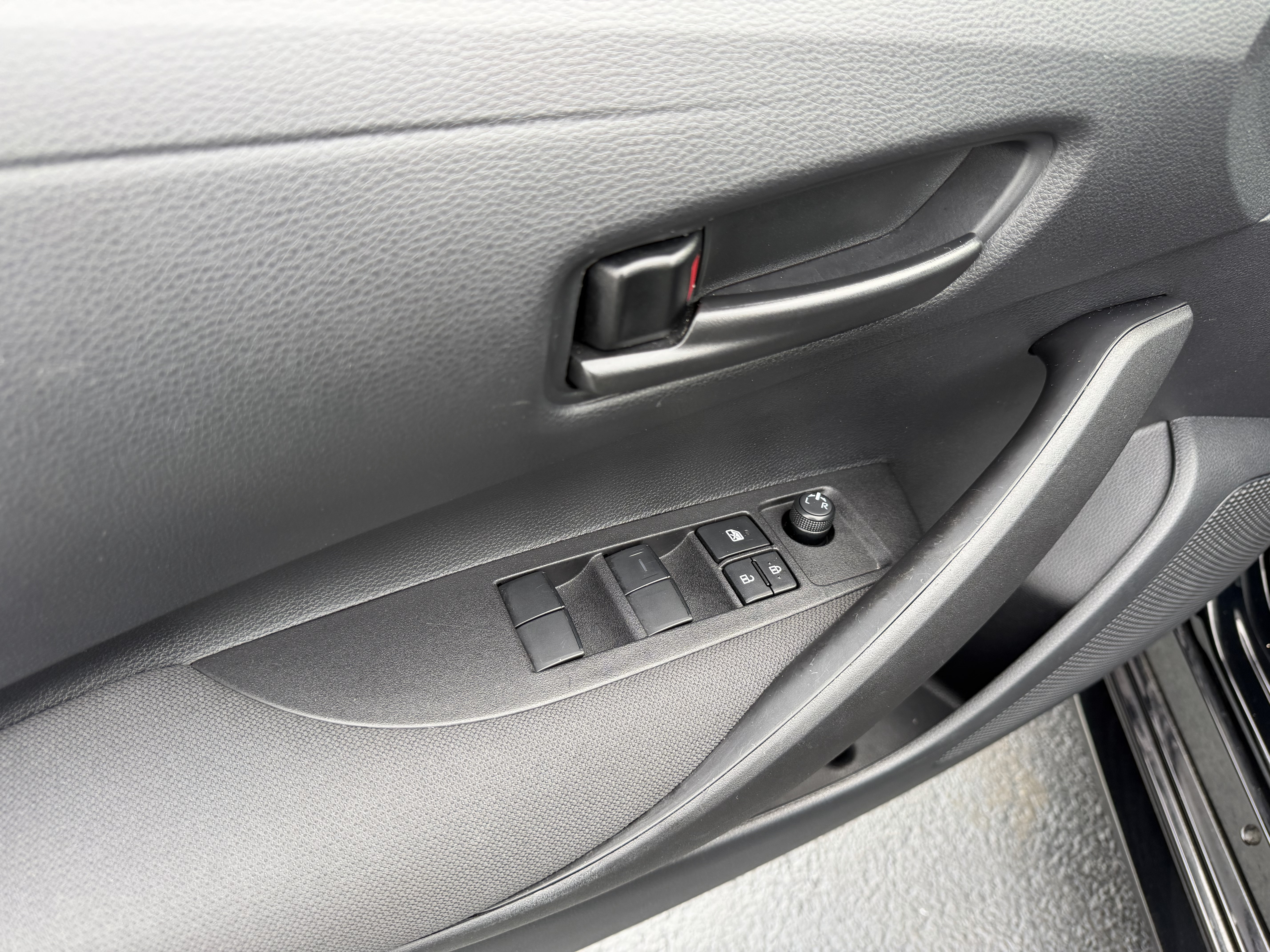 Certified 2025 Toyota Corolla LE FWD image 20