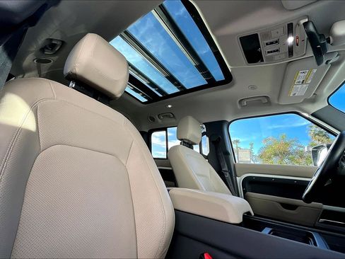 Used 2023 Land Rover Defender 130 SE image 22