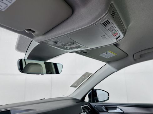 Used 2024 Volkswagen Tiguan SE FWD image 18