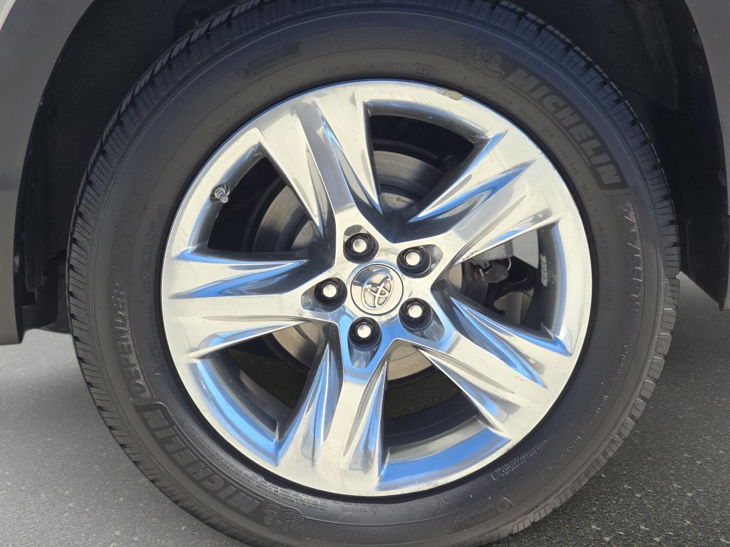 Used 2014 Toyota Highlander Limited Platinum FWD image 39