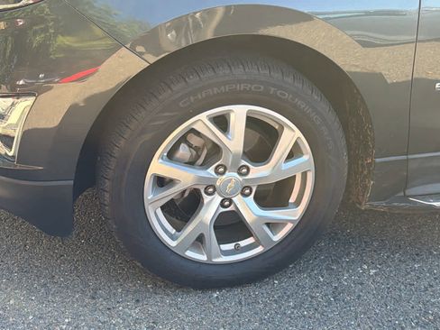 Used 2018 Chevrolet Equinox LT w/ LPO, Hit The Road Package FWD image 9