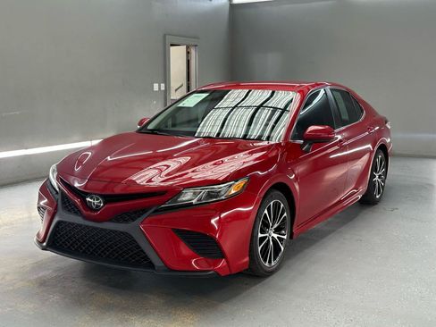 Used 2019 Toyota Camry SE w/ Protection Package (Q2) FWD image 3
