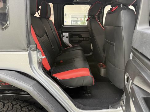 Used 2014 Jeep Wrangler Unlimited Sport AWD/4WD image 15