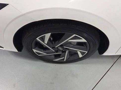 Certified 2025 Hyundai Elantra Sport FWD image 16