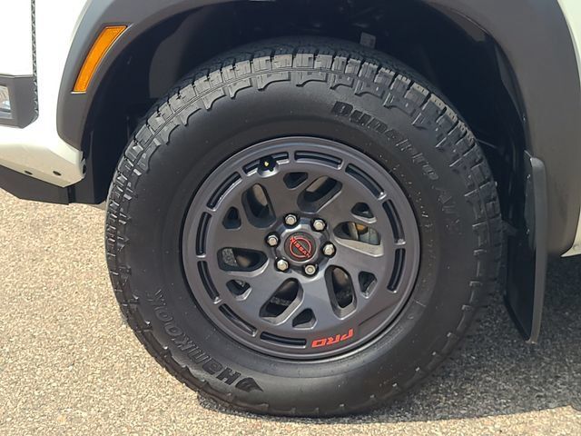 Used 2025 Nissan Frontier PRO-4X AWD/4WD image 10