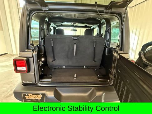 Used 2020 Jeep Wrangler Sport image 8