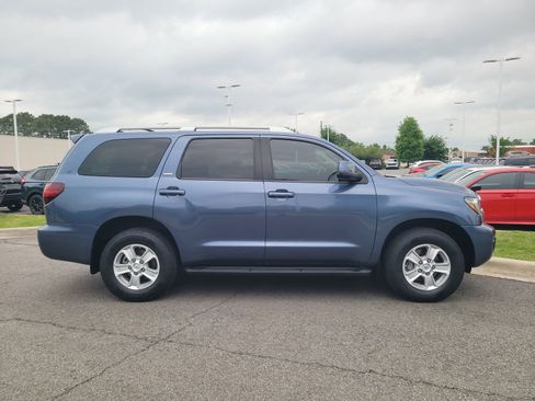 Used 2020 Toyota Sequoia SR5 w/ Carpet Mat Package (TMS) AWD/4WD image 2