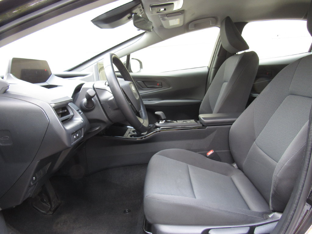 Certified 2025 Toyota Prius LE FWD image 10