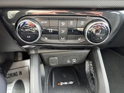 Used 2024 Chevrolet TrailBlazer LT w/ Convenience Package AWD/4WD image 16