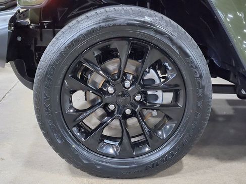 Used 2021 Jeep Wrangler Unlimited Sahara AWD/4WD image 19