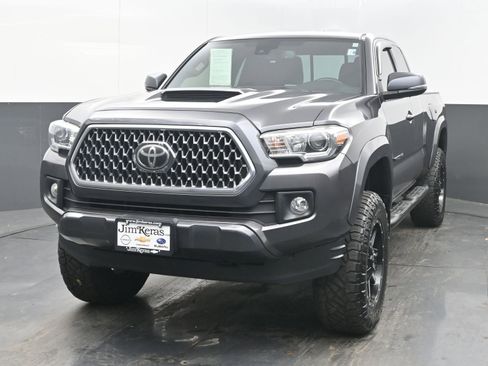 Used 2019 Toyota Tacoma TRD Sport w/ Technology Package image 4