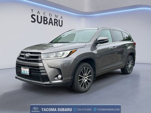 Used 2018 Toyota Highlander SE AWD/4WD image 1