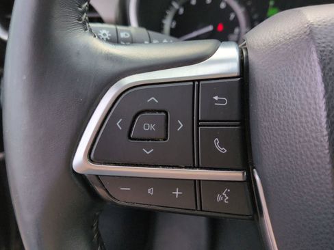 Used 2021 Toyota Highlander XLE FWD image 24