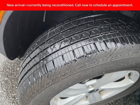 Used 2023 Kia Sorento LX image 10