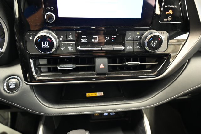 Used 2023 Toyota Highlander XLE AWD/4WD image 19