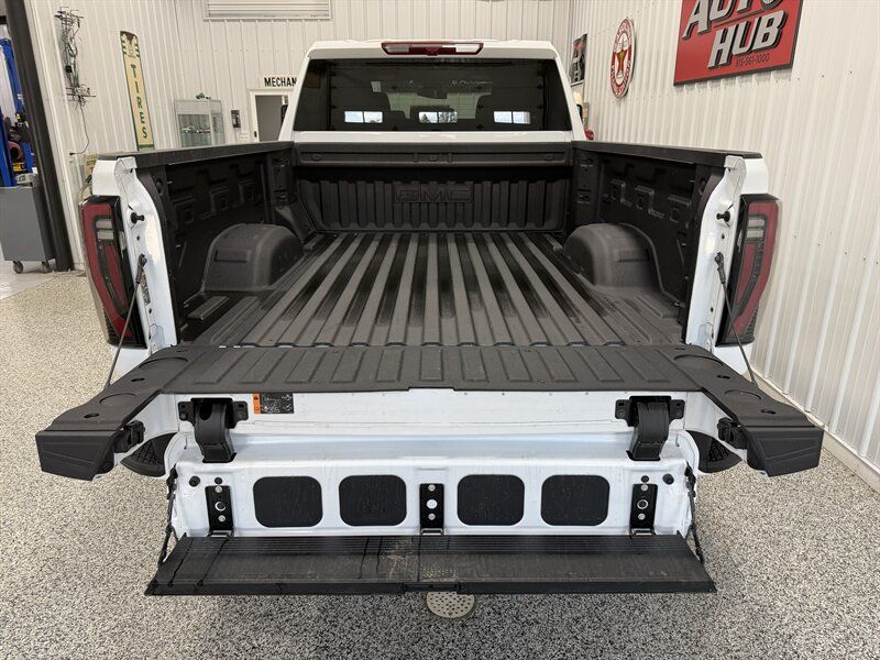 Used 2026 GMC Sierra 2500 AT4 AWD/4WD image 18