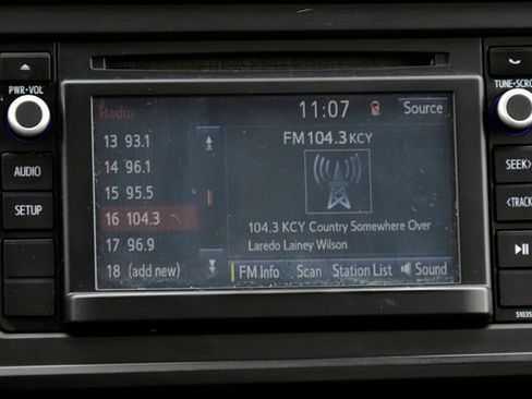 Used 2018 Toyota Tacoma SR image 21