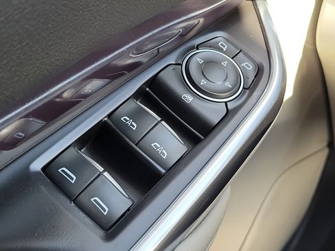 Used 2023 Cadillac XT4 Luxury w/ Cold Weather Package image 19