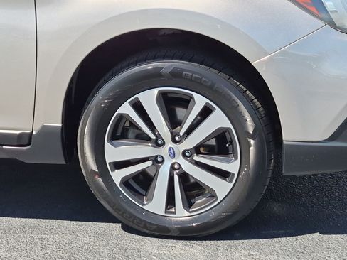 Used 2018 Subaru Outback 2.5i Limited AWD/4WD image 10