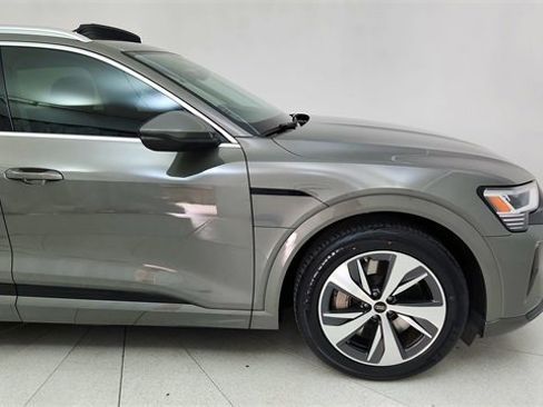 Used 2024 Audi Q8 e-tron Premium image 7