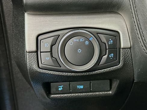 Used 2018 Ford Explorer Platinum image 17