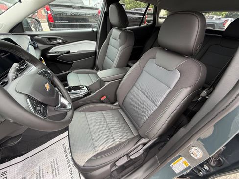 New 2026 Chevrolet Trax LT w/ Midnight Edition FWD image 13