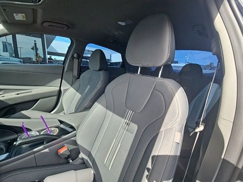 Used 2022 Hyundai Elantra SEL w/ Cargo Package image 10