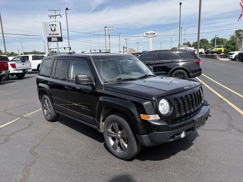 Used 2017 Jeep Patriot Sport w/ Power Value Group AWD/4WD image 2