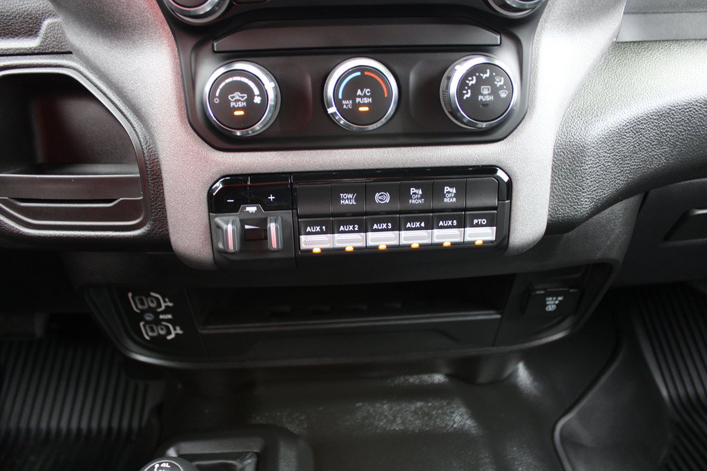 Used 2024 RAM 5500 Tradesman w/ Chrome Appearance Group AWD/4WD image 33