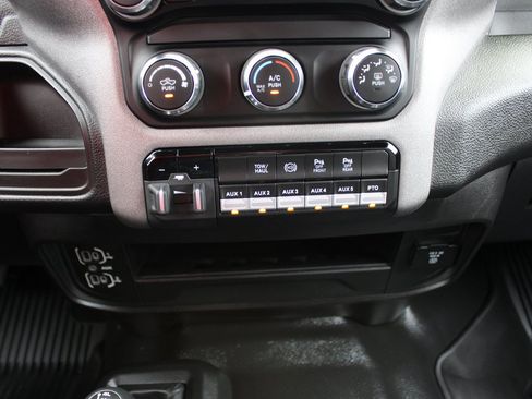 Used 2024 RAM 5500 Tradesman w/ Chrome Appearance Group AWD/4WD image 33